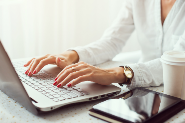 Trabalho híbrido e sustentabilidade: reduzindo a pegada de carbono nas empresas